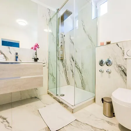 Daire In Near Center *