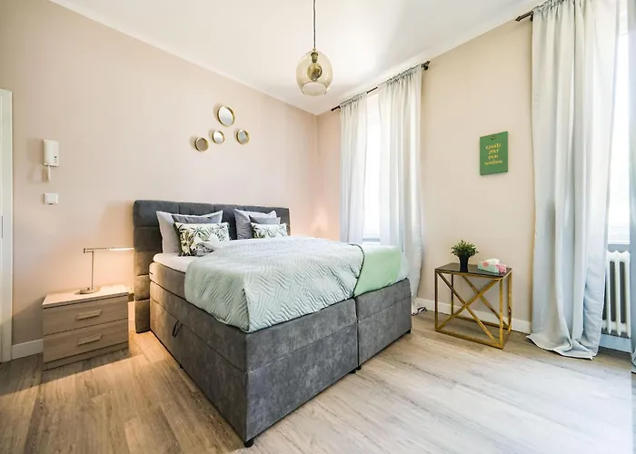 In Near Center 公寓