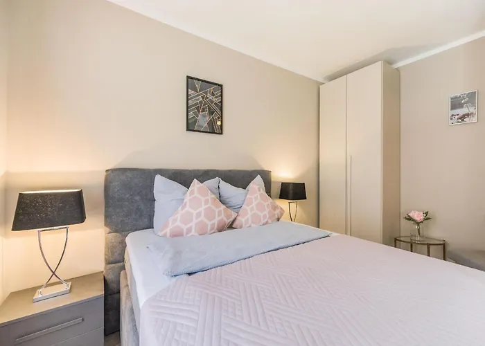 公寓 In Near Center