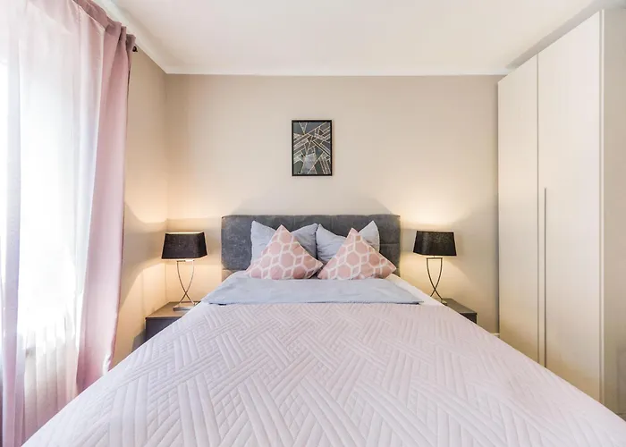 In Near Center 公寓